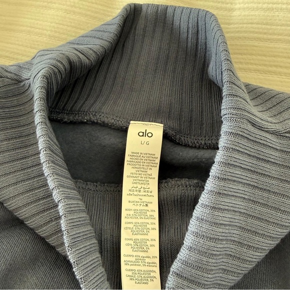 ALO Yoga Cropped Serenity Coverup in Bluestone Size L - Picture 10 of 14